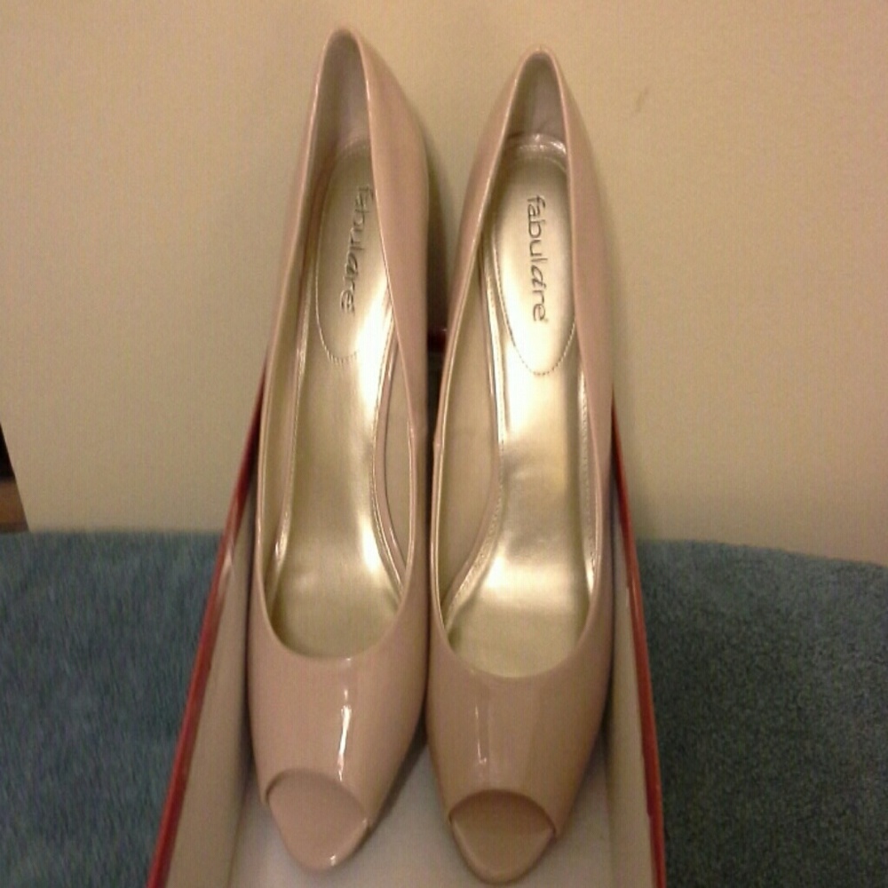 Wedge sandal (bone) never worn
